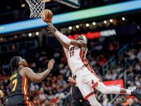  巴特勒回归赛场，突破纪录首场状态亮眼，老鹰观众沸腾！