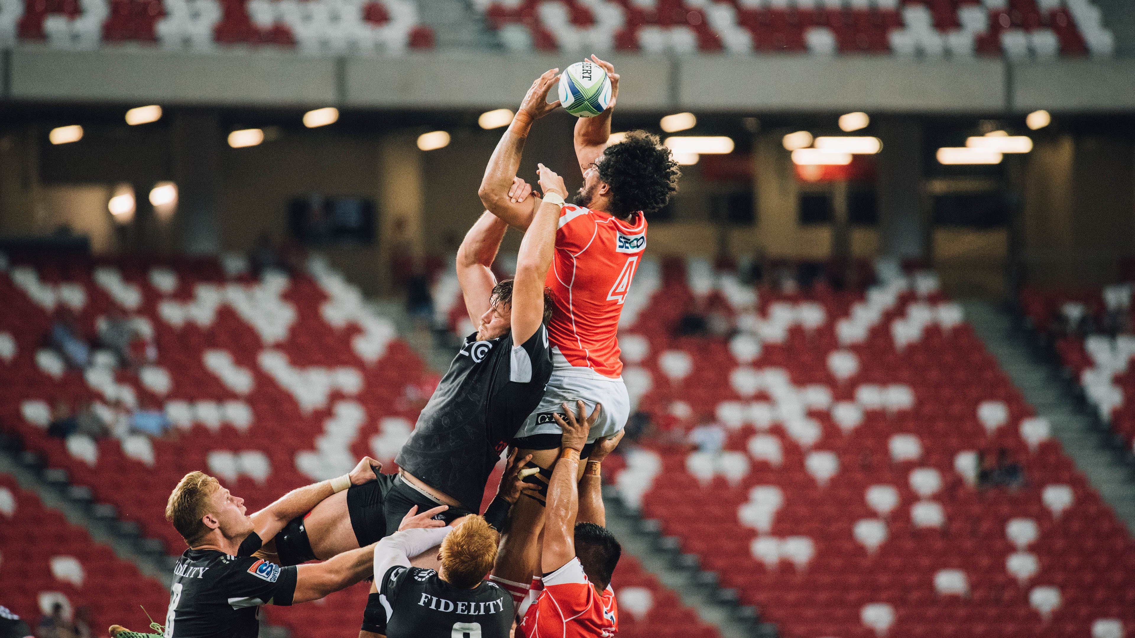 莱万多夫斯基迎来十五赛季高光表现，篮网球迷沸腾！